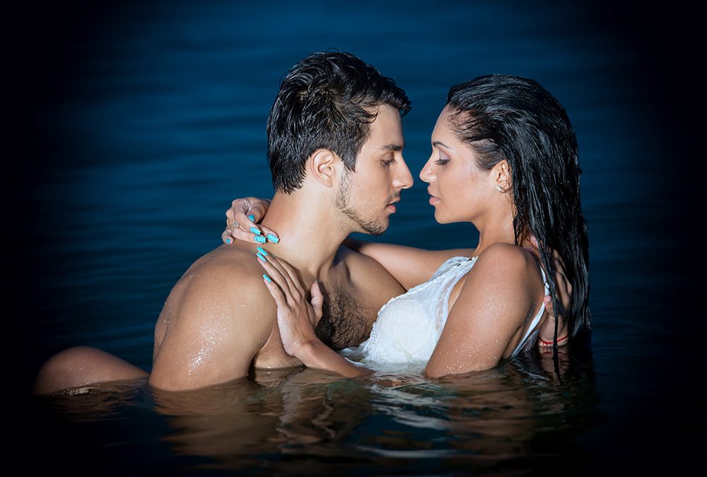 Un Bain de Minuit dans une Source Chaude