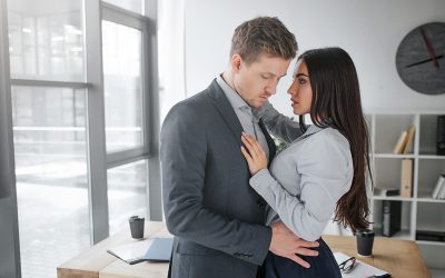 Bureau Déserté : Passion Après les Heures
